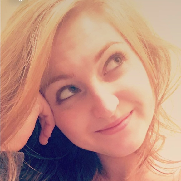 Meet your Posher, Emily - Picture 1 of 1